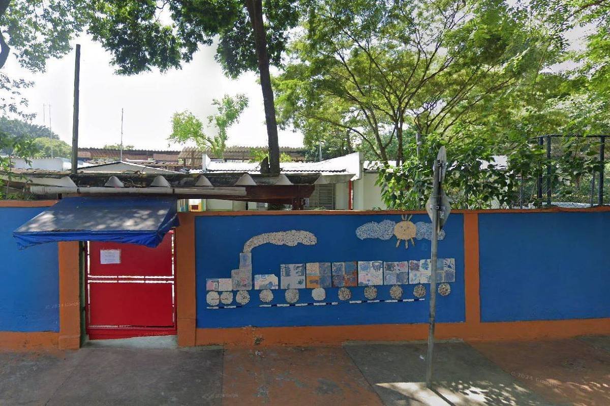 PMs entram armados em escola após queixa sobre tema religioso