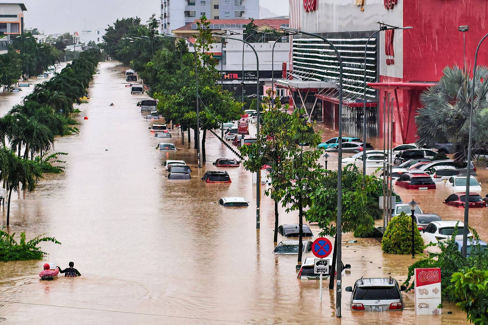 Chuvas no Vietnã deixam 16 mortos e residências submersas