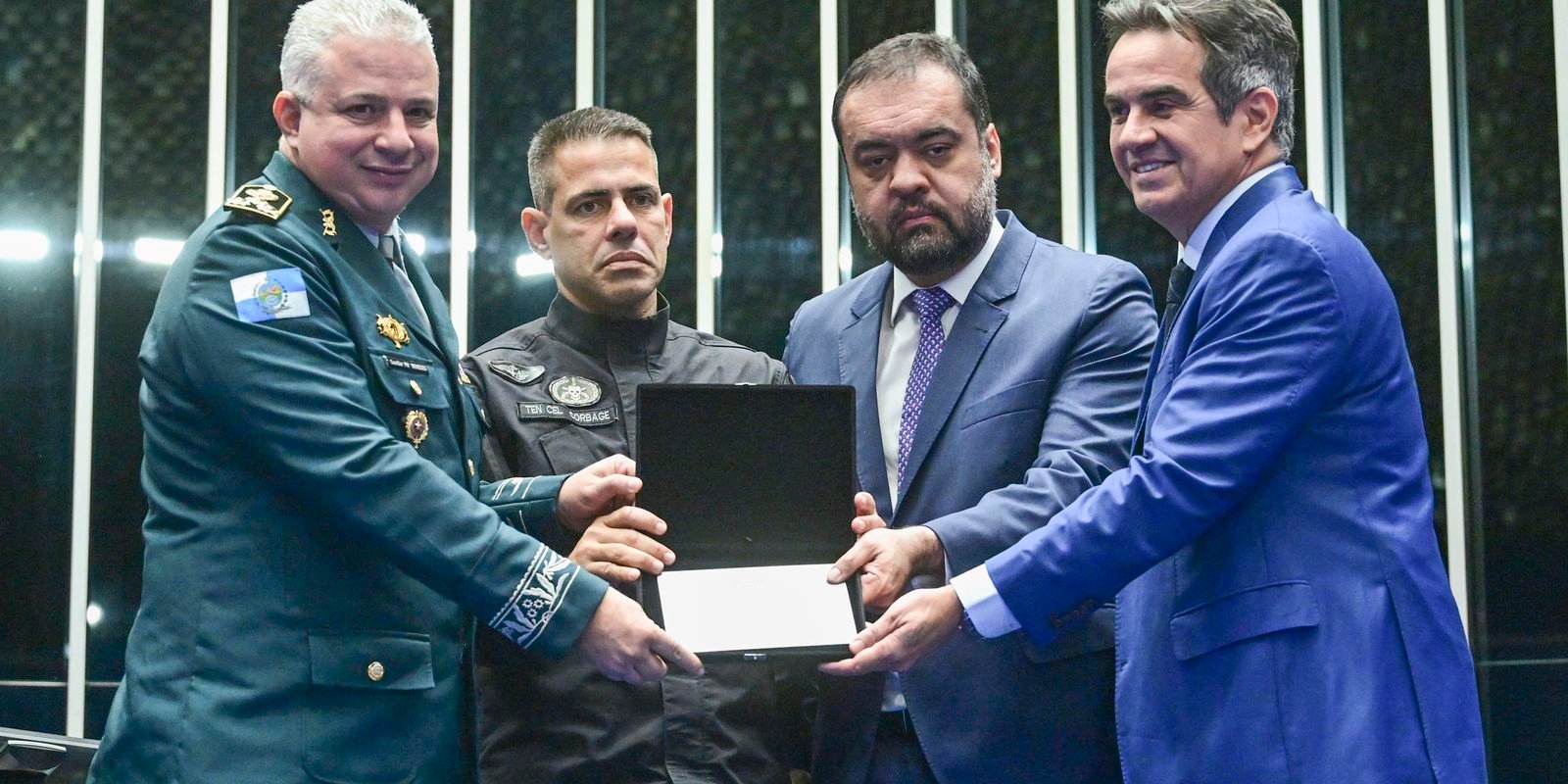 Homenagem no Congresso Exalta Policiais Mortos em Operação no Rio