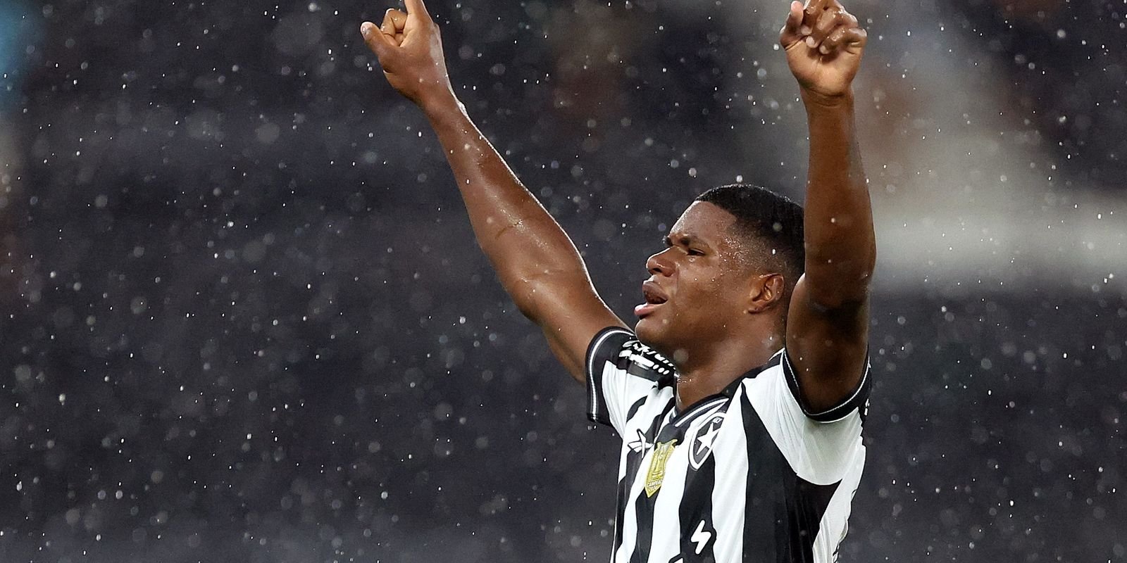 Panamenho Brilha: José Kadir Garante Virada Explosiva do Botafogo no Brasileirão