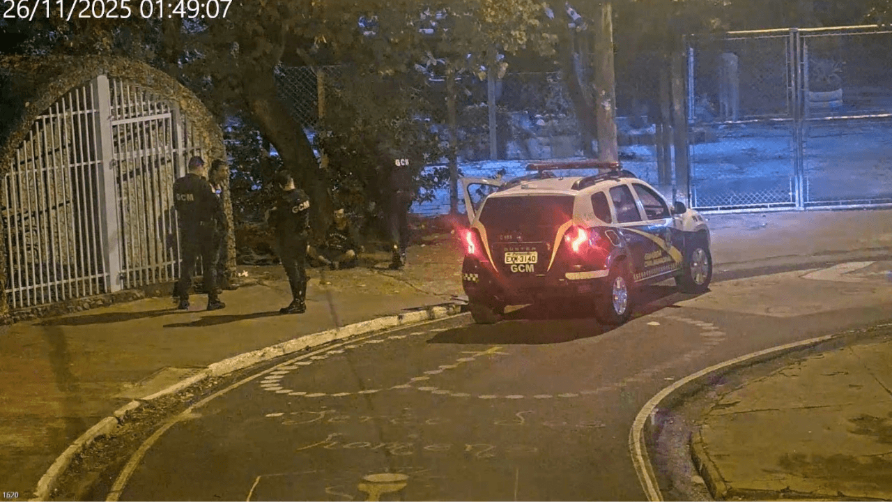 Dupla é presa por furto de fios em praça do Eldorado