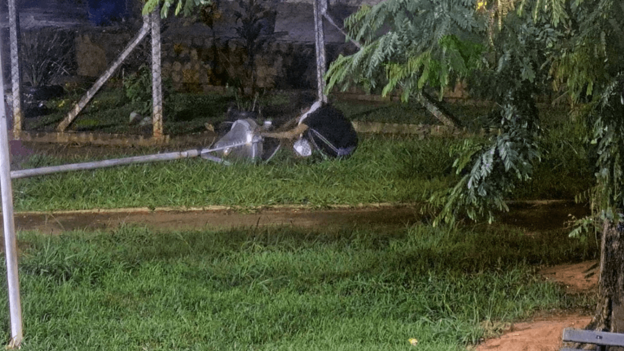 Homem é preso após ser flagrado por câmeras retirando fiação de luminária em Rio Preto