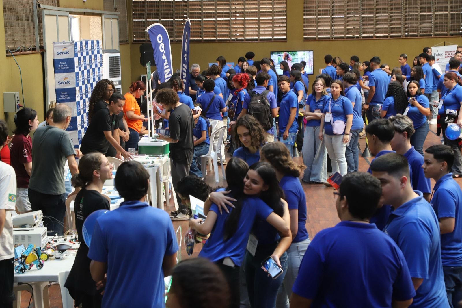 Adolescentes da Arprom participam de Feira de Profissões da Famerp de Rio Preto