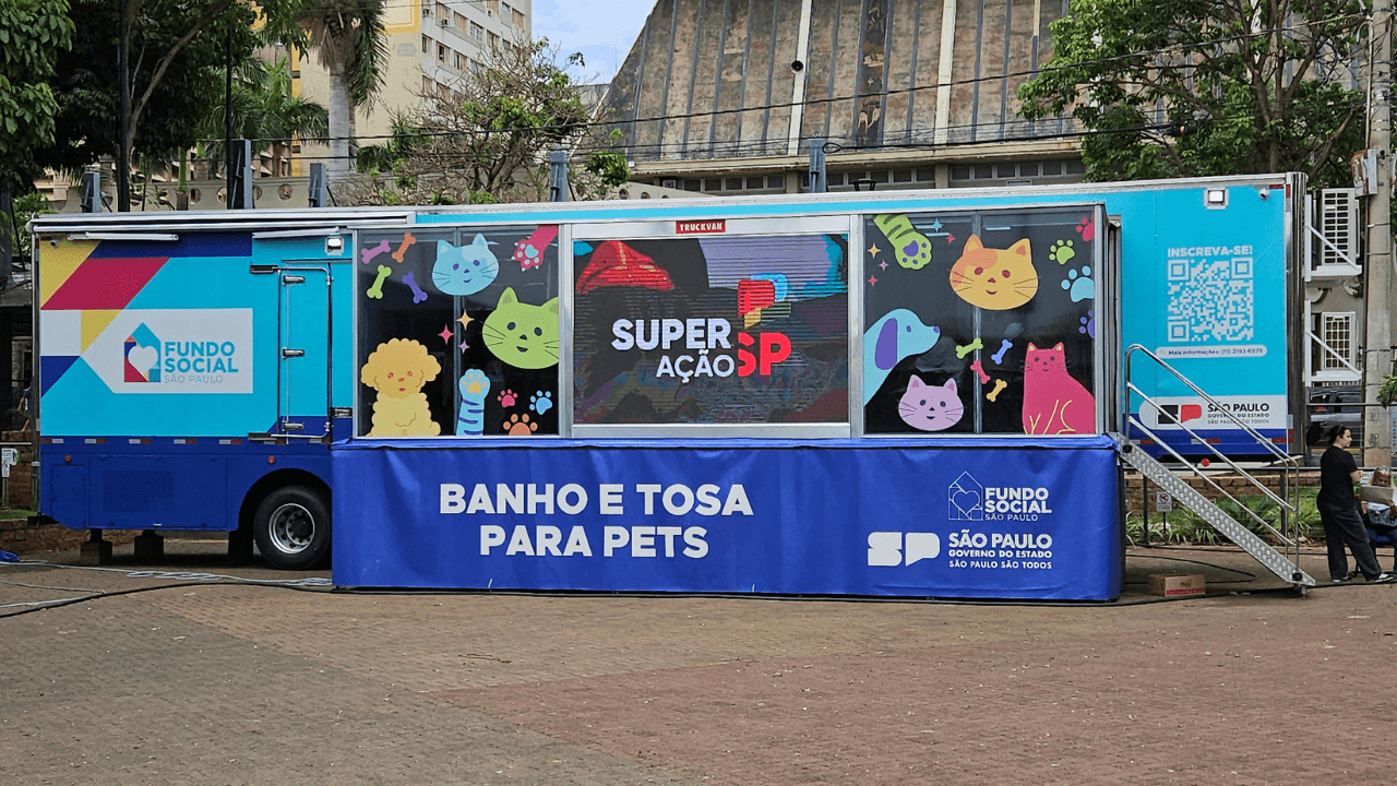 Carretas da capacitação iniciam cursos na Praça dom José Marcondes em Rio Preto