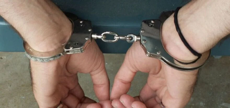 Filho Ameaça Pais e Acaba Preso Após Destruir Casa em Ivaiporã