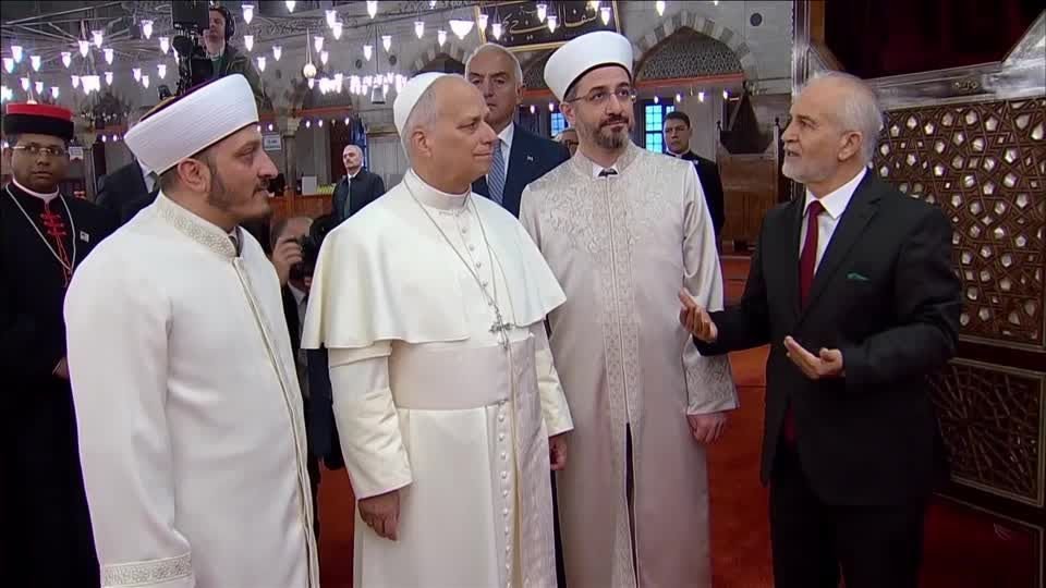 Papa Leão XIV visita Mesquita Azul em Istambul e não realiza orações