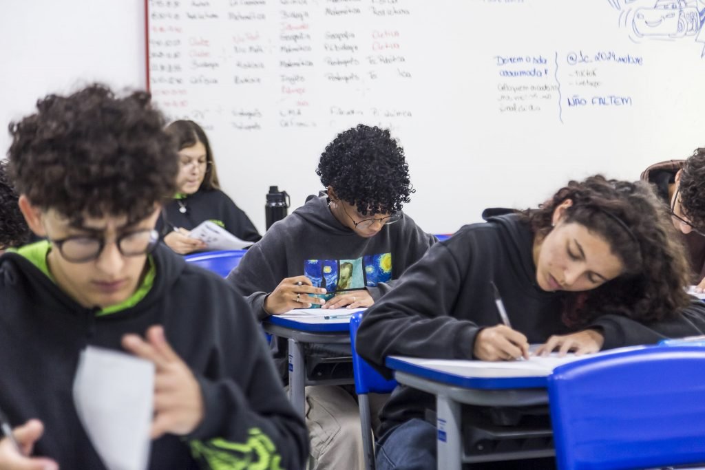 Provão Paulista começa nesta terça para 375 mil alunos da 3ª série do Ensino Médio