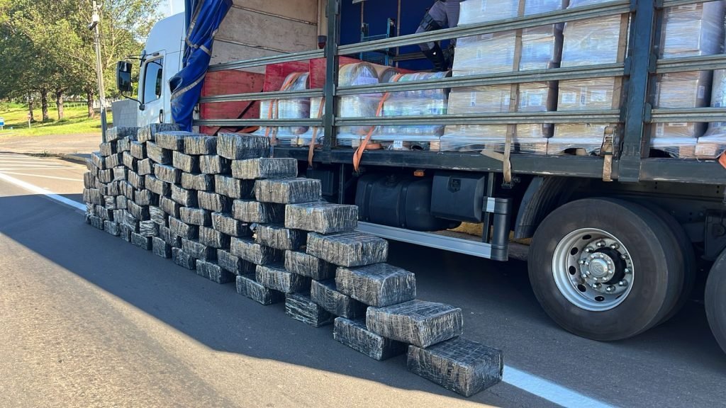 Polícia Militar encontra mais de 1,5 tonelada de maconha em Presidente Prudente