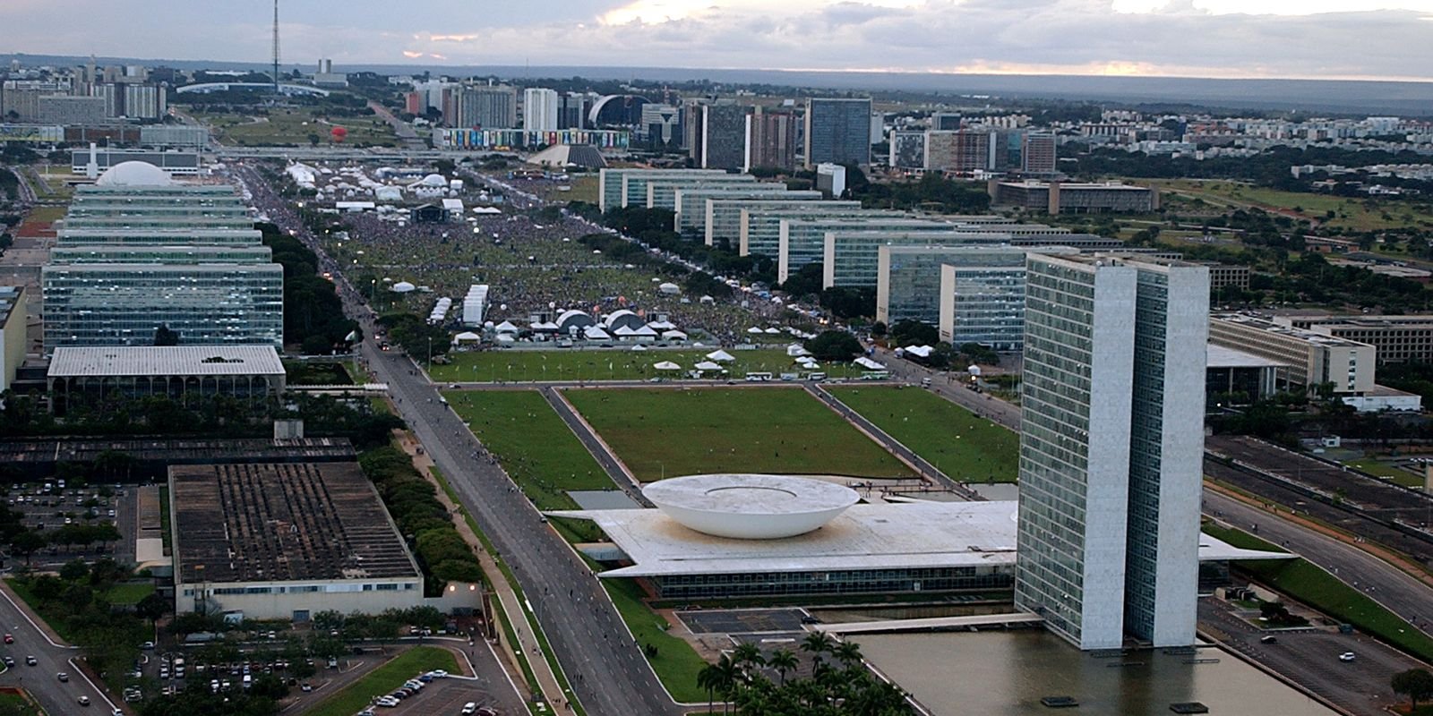 Congresso derruba vetos e facilita pagamento de dívidas de estados