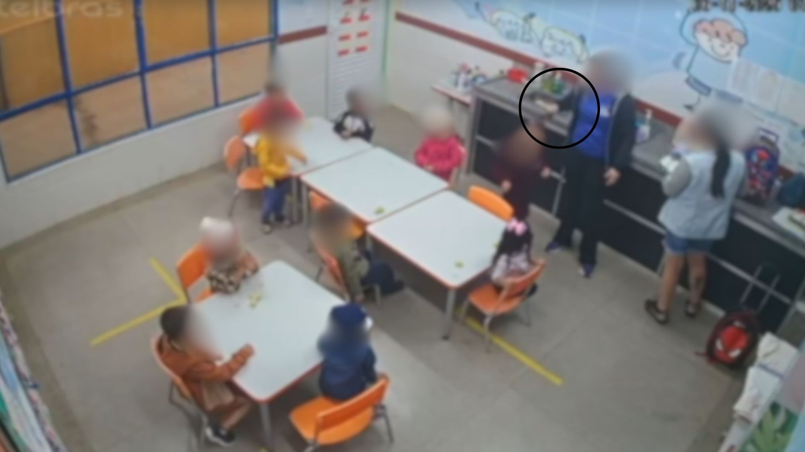 Câmera Flagra Agressões em Creche: Funcionárias Afastadas Após Empurrão e Puxão de Cabelo