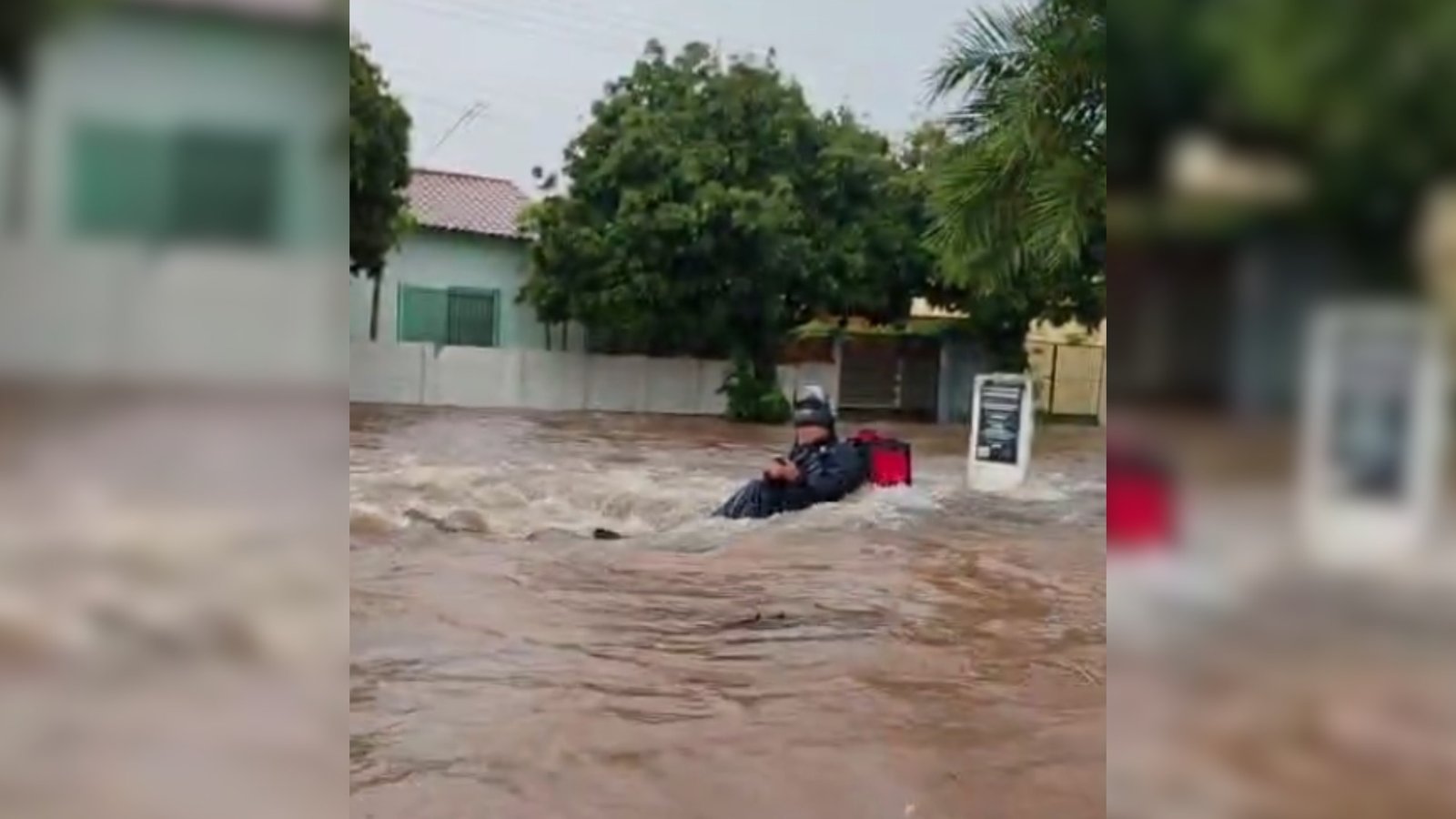Chuva Forte Derruba Entregador e Causa Estragos em Cidades do Interior Paulista