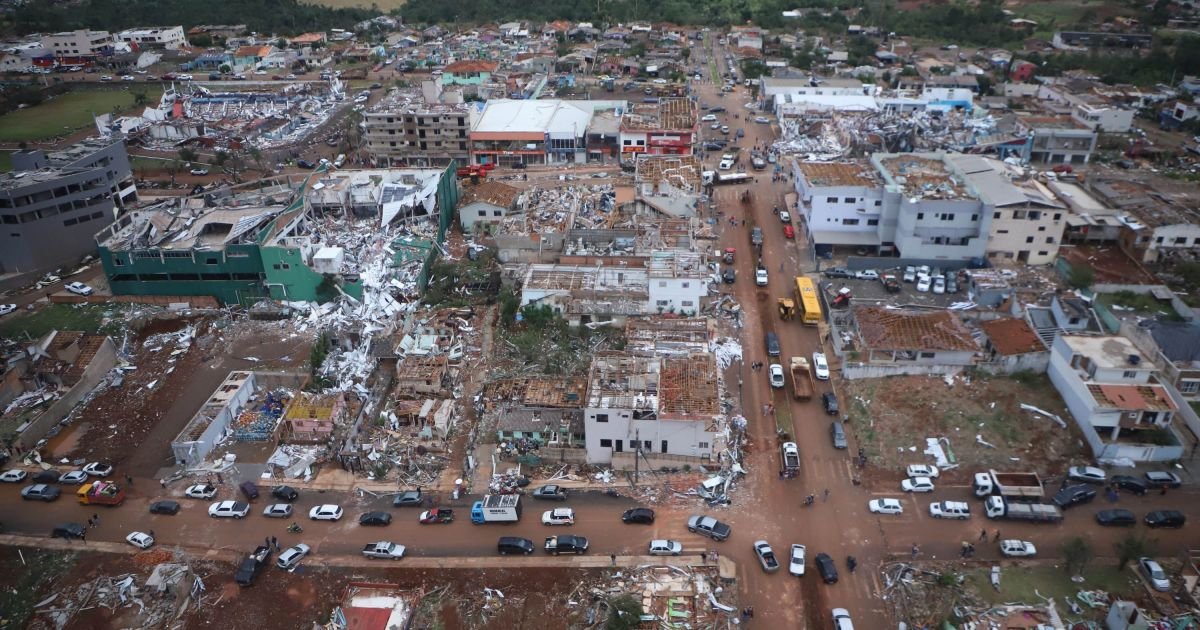 Tornado Devasta Paraná: Força-Tarefa Liderada pelo Governo Visando a Reconstrução Urgente