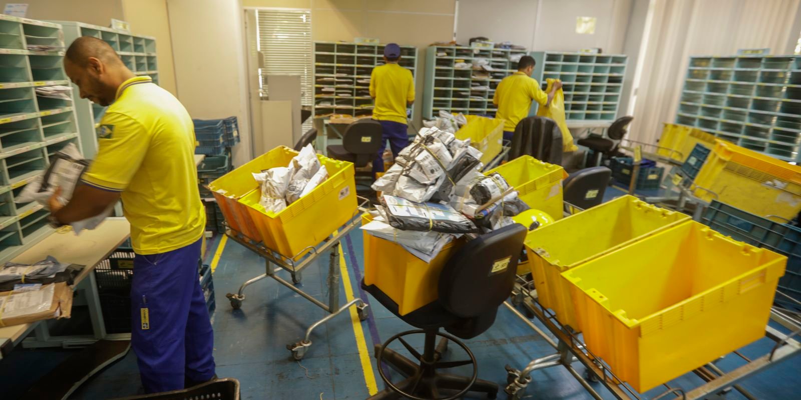 Correios Busca Equilíbrio Financeiro com Demissões, Fechamento de Agências e Venda de Imóveis