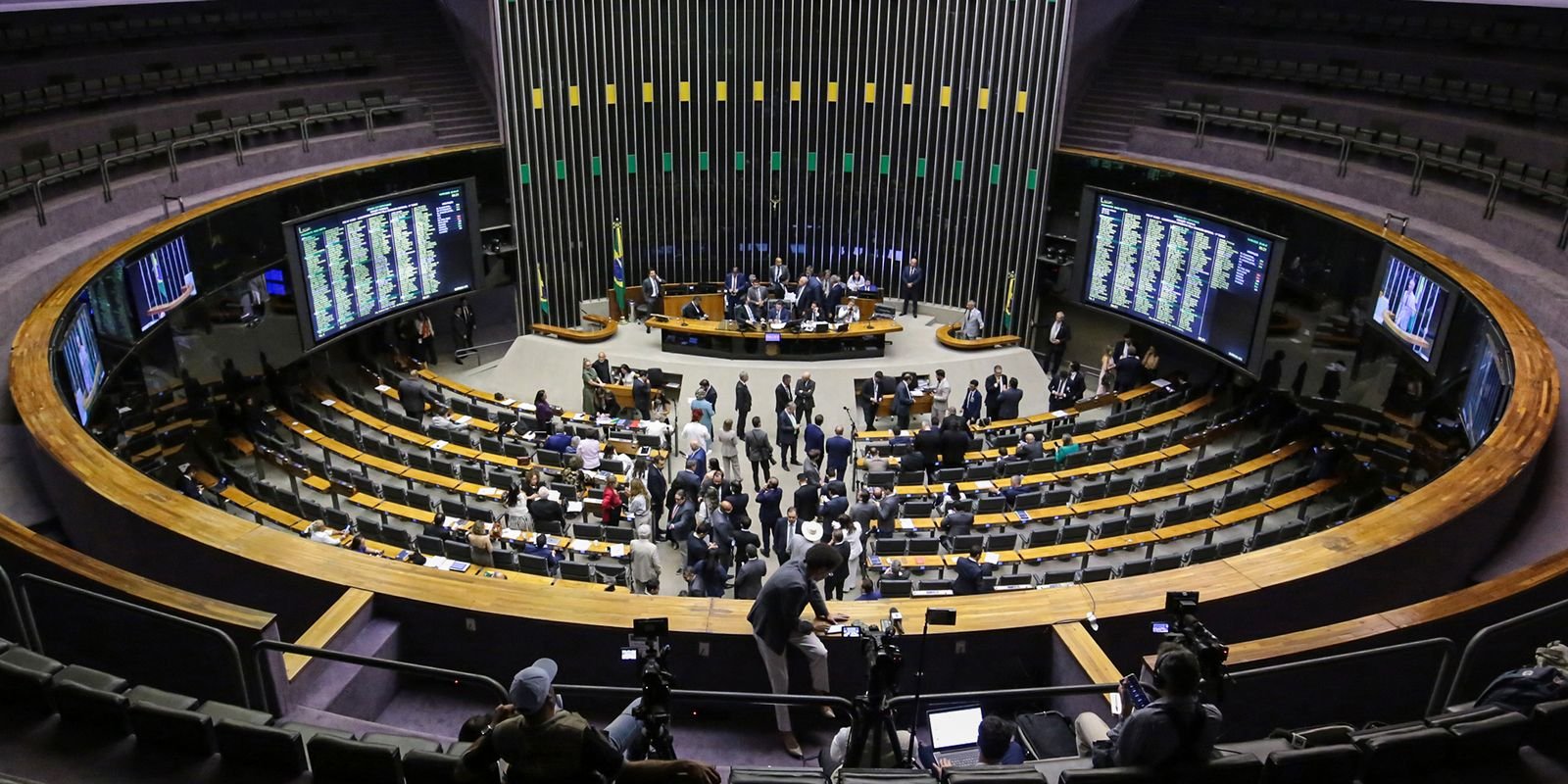 Mandato em Risco? Mudança nas Regras Pode Acelerar Cassação por Faltas