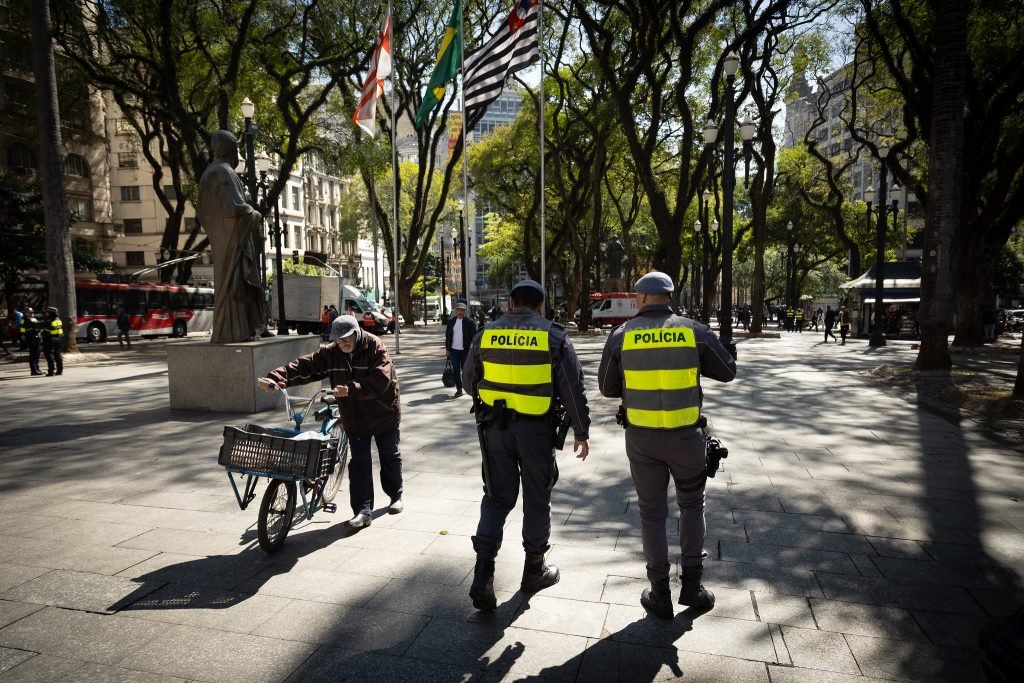 Homicídios caem pela metade em SP em três anos