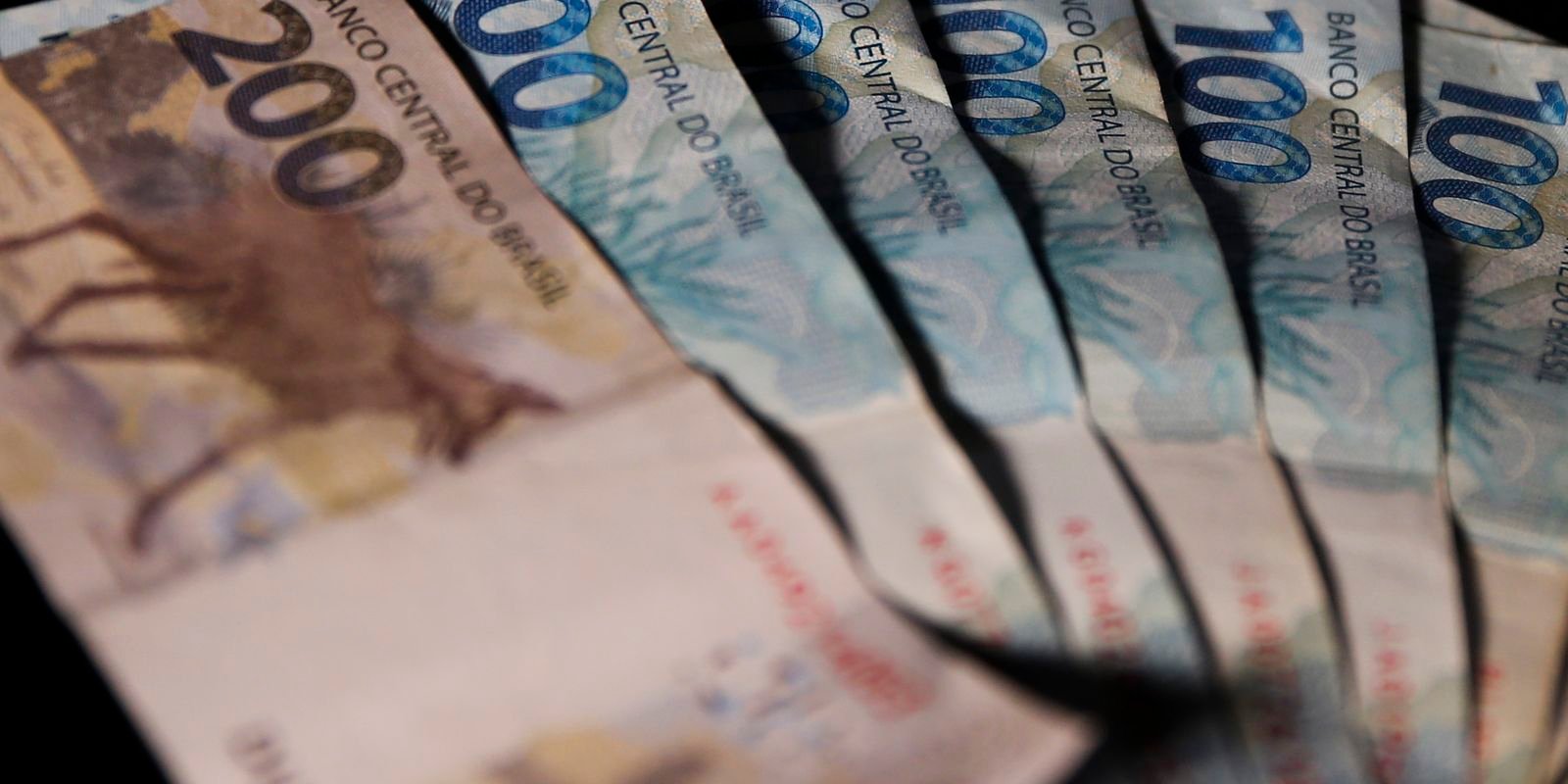 Dívida Pública Federal Rompe R$ 8,2 Trilhões Impulsionada por Juros em Outubro