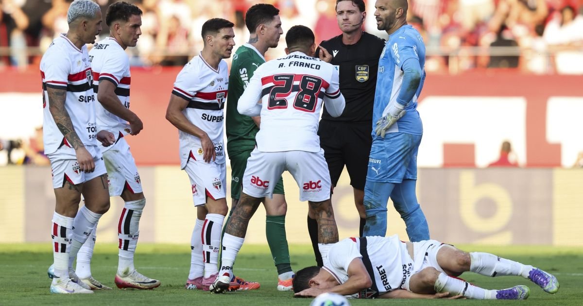 Árbitro e VAR Suspensos por Falhas em São Paulo x Palmeiras