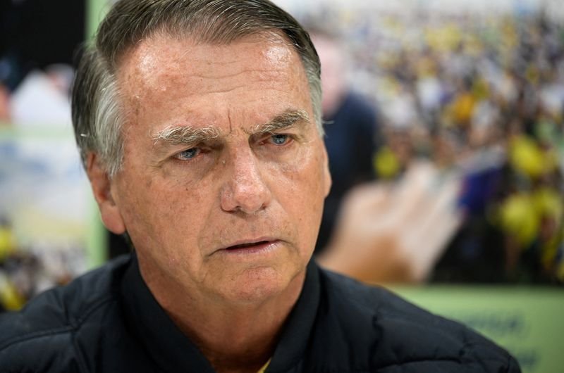 Bolsonaro é Preso em Brasília: Repercussão Mundial Após Condenação