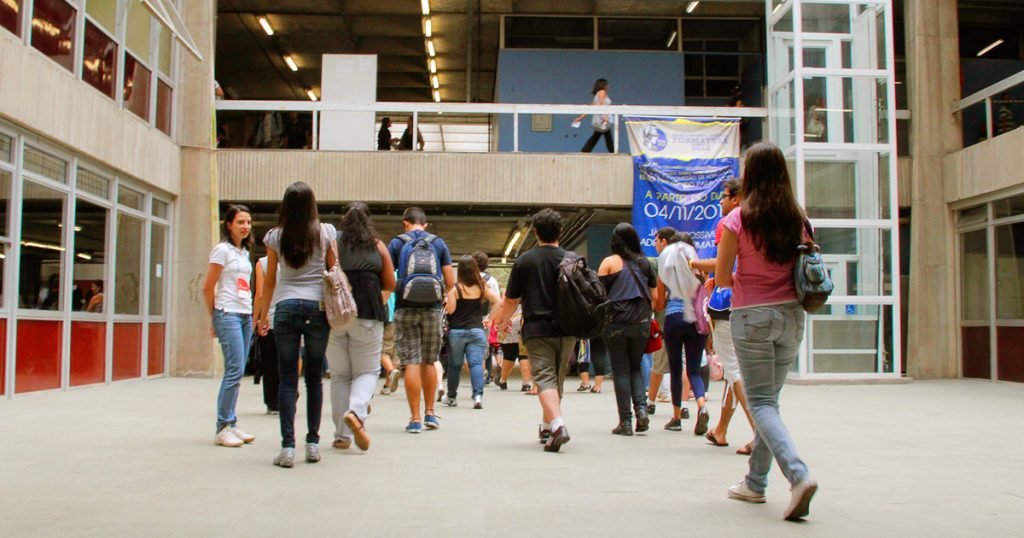 Fuvest divulga lista de convocados para a 2ª fase do vestibular e locais de provas