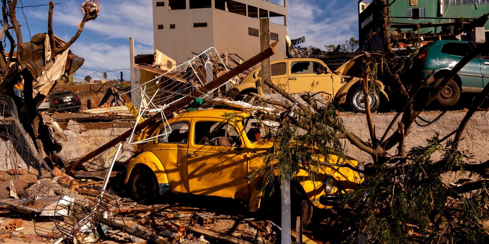Tornado no Paraná: Força-Tarefa Federal Monitora Ações de Resposta