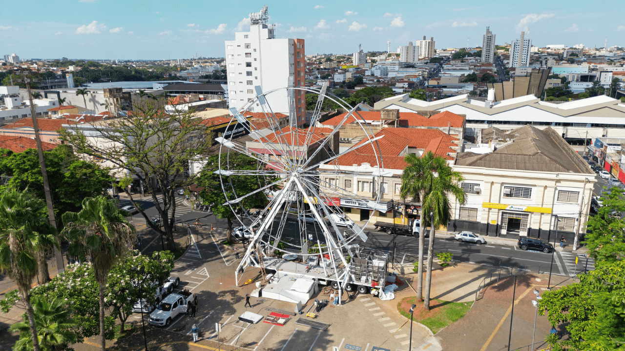 Roda-gigante é a mais nova atração na Praça dom José Marcondes em Rio Preto