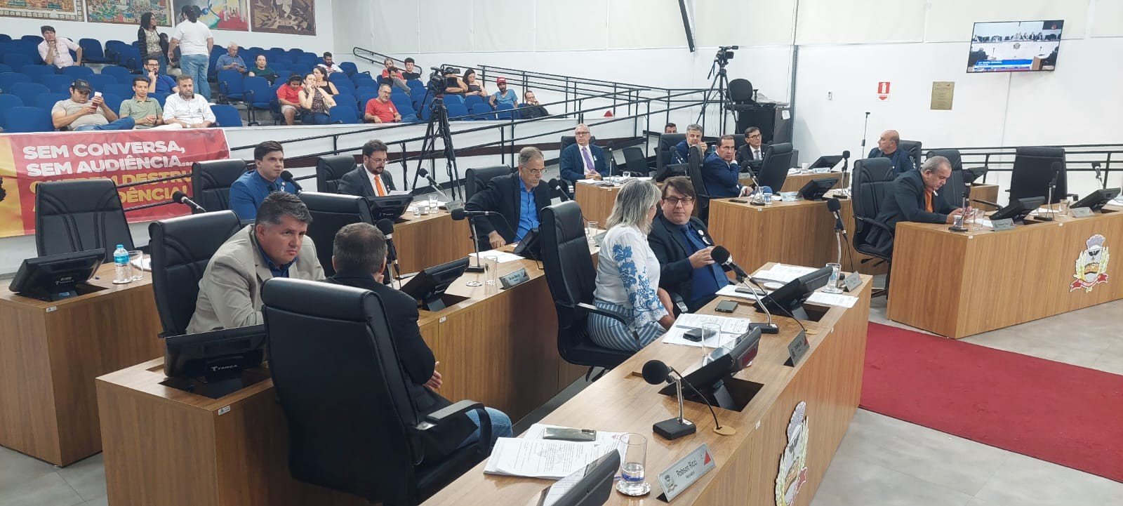 Câmara de Rio Preto Aprova Criação de Cargos em SP e Brasília