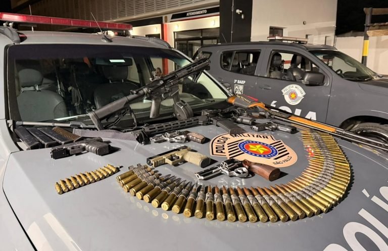 Homem é preso com fuzis e espingardas e mais de 1,5 mil munições em Caraguatatuba