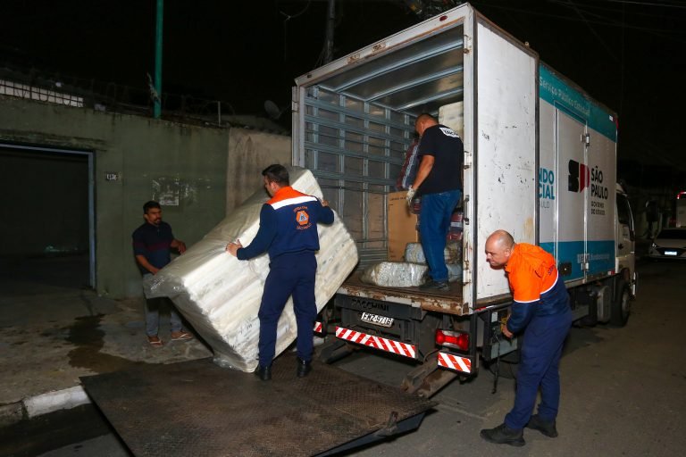 Governo de São Paulo envia 2,1 mil itens de ajuda humanitária após chuvas em Mongaguá