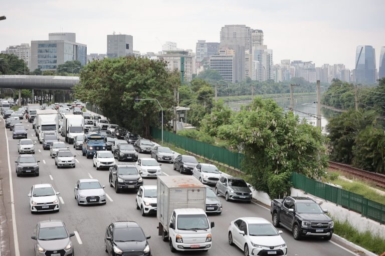 Detran-SP retira a etapa de realização de baliza e veículos com câmbio automático para tirar a CNH