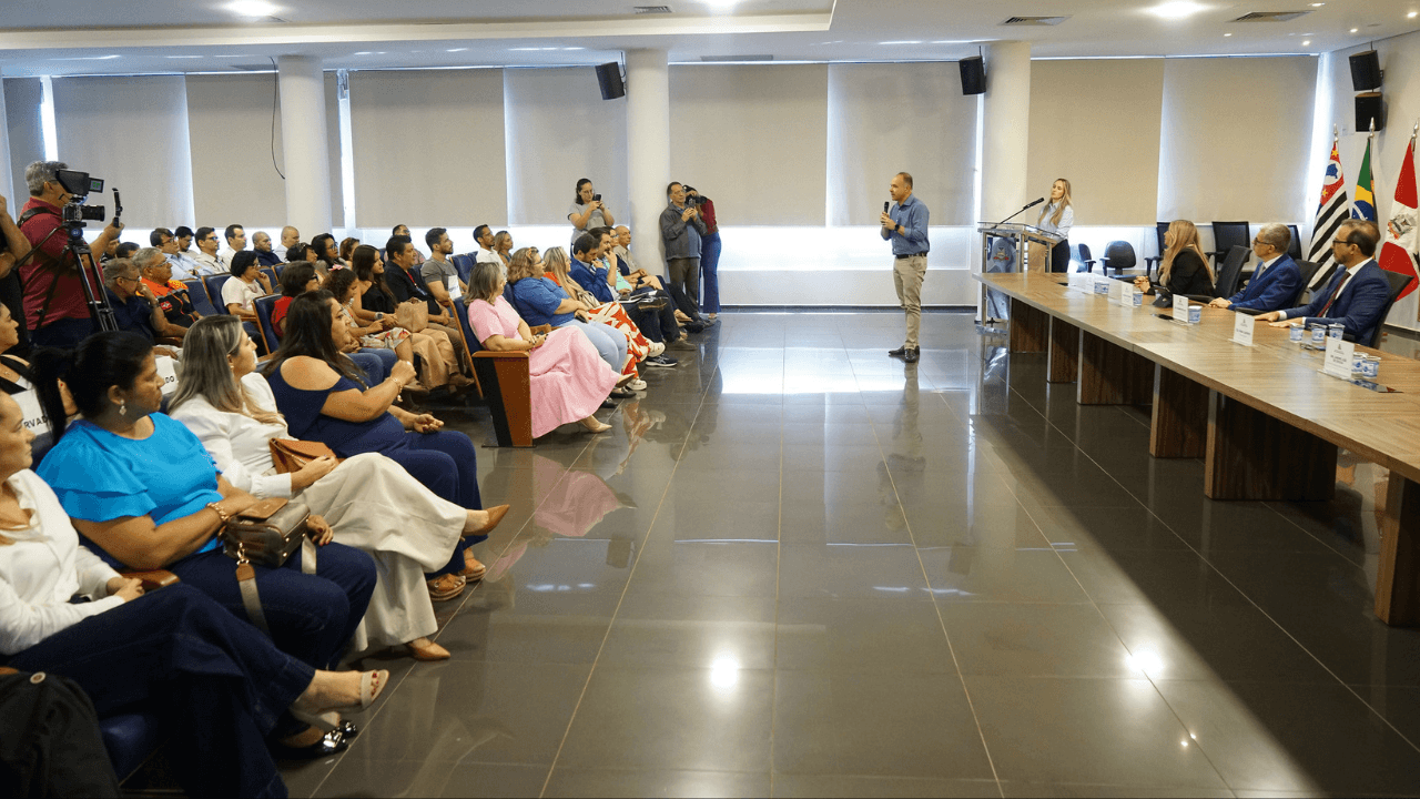 Prefeito Fábio Candido dá posse a dez novos conselheiros tutelares em Rio Preto