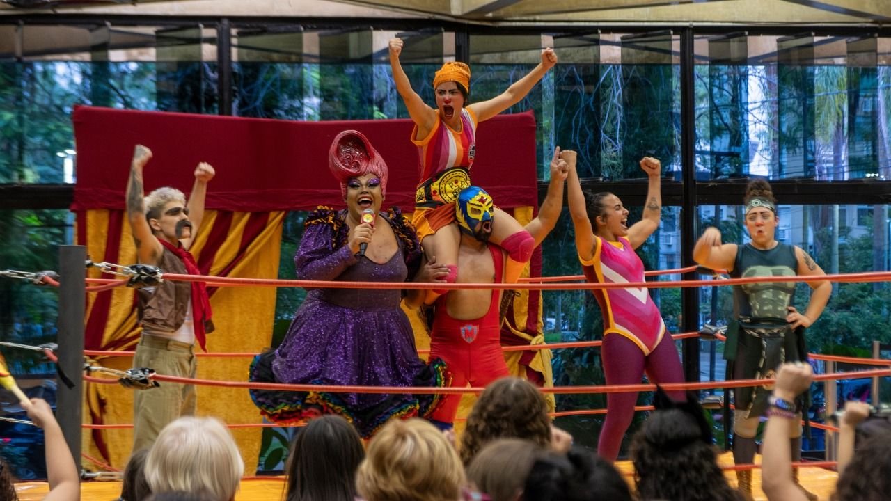 JBC: Teatro Municipal recebe hoje em duas sessões o espetáculo “Intimidade Cômica”, da Cia Laclass Excêntricos, de São Paulo