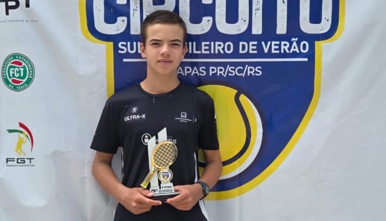 Aos 14 anos, tenista de Rio Preto vence Brasileiro no dia do aniversário