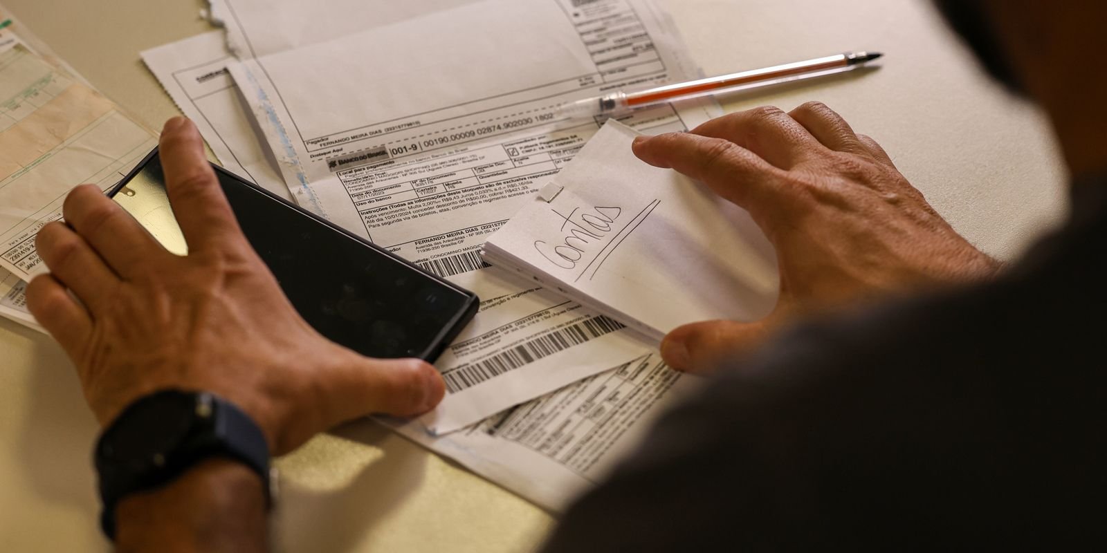Salário Mínimo de R$ 1.621 Entra em Vigor, Impulsionando Economia e Benefícios Sociais