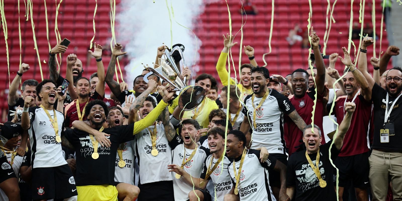 Corinthians Conquista Bicampeonato da Supercopa Rei em Decisão Eletrizante Contra o Flamengo