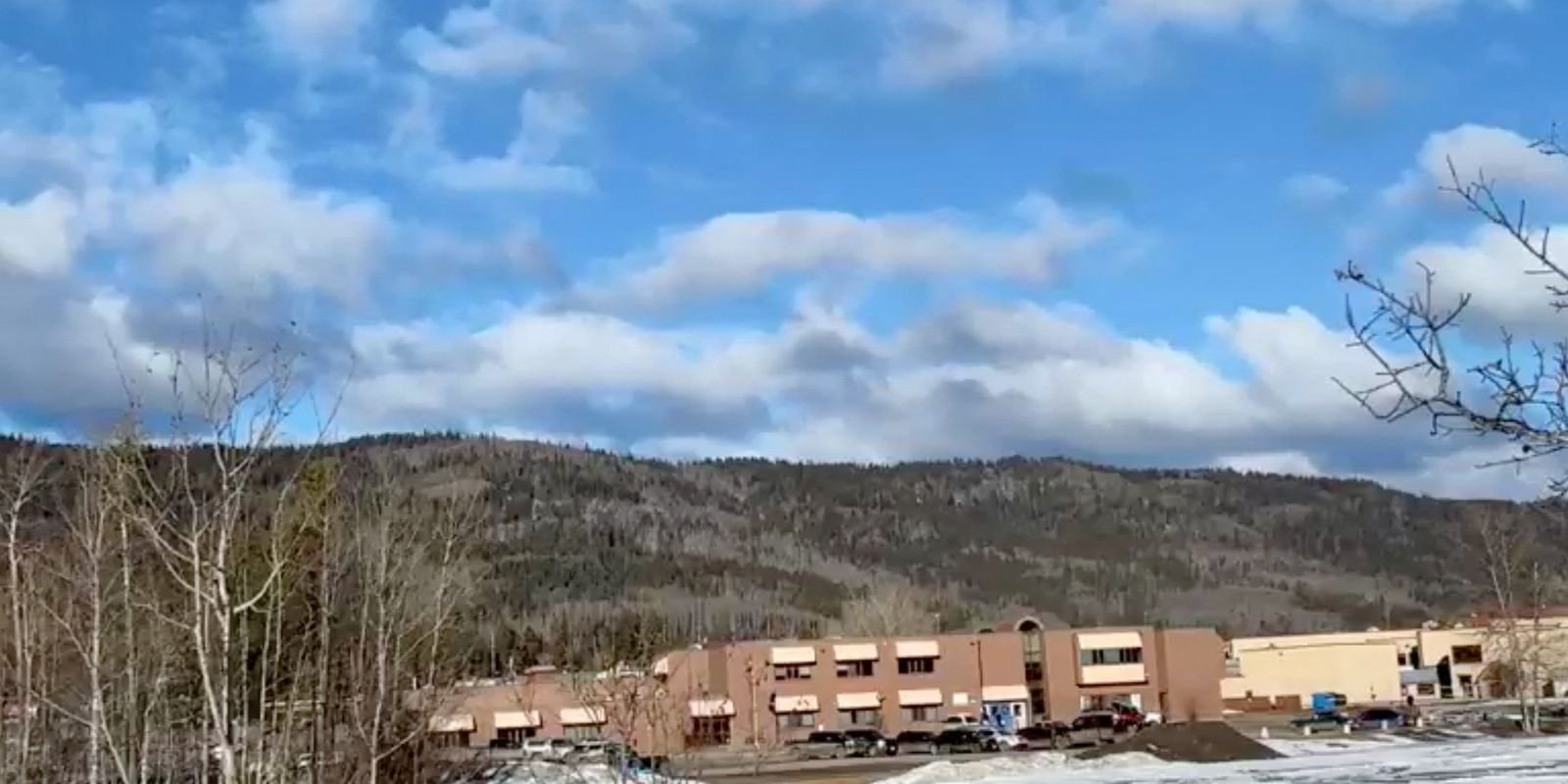 Tragédia em Tumbler Ridge: Ataque a Tiros em Escola Choca o Canadá com 10 Mortes