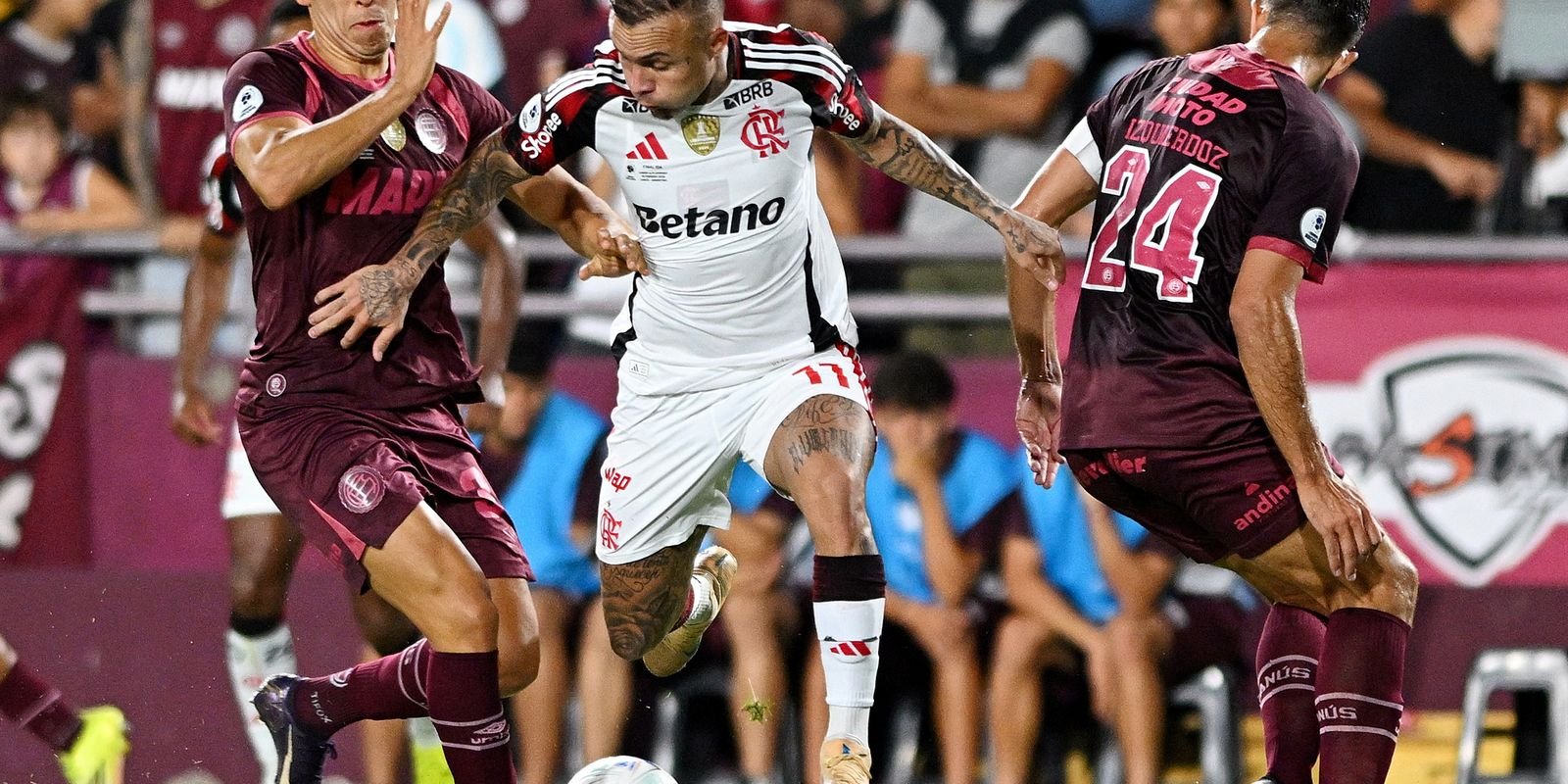 Flamengo Tropeça na Argentina e Começa Recopa Sul-Americana com Derrota Amarga