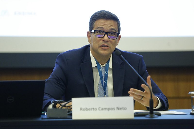 Roberto Campos Neto Descarta Retorno ao Setor Público Após Eleições
