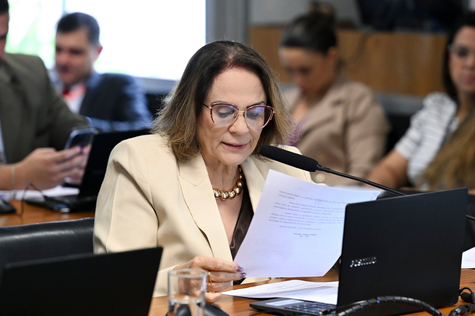 Damares Aciona PGR por Homenagem a Lula em Samba-Enredo: Implicações Políticas e Legais