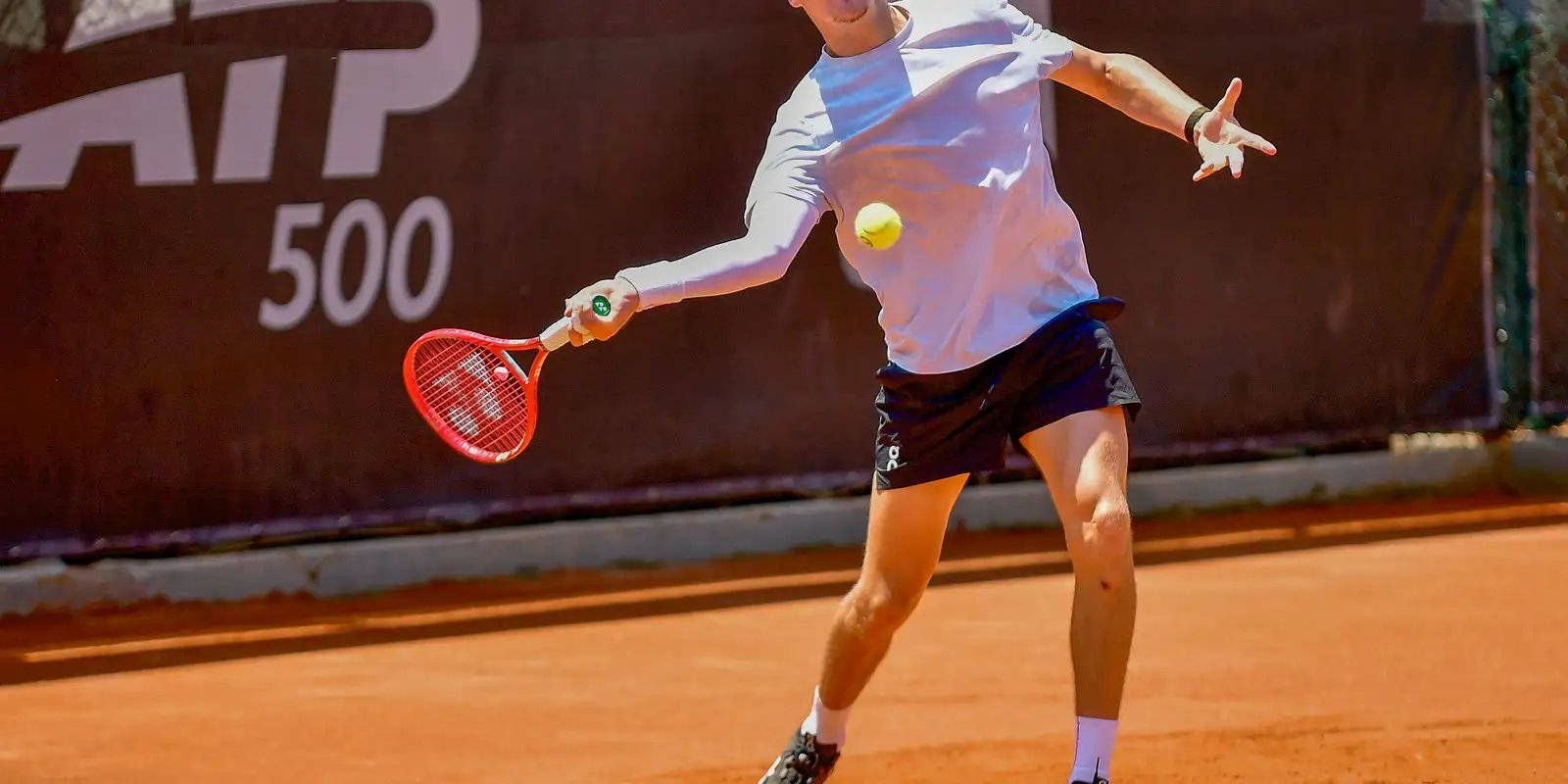 João Fonseca brilha no Rio Open e vence Thiago Monteiro em um confronto geracional no tênis brasileiro