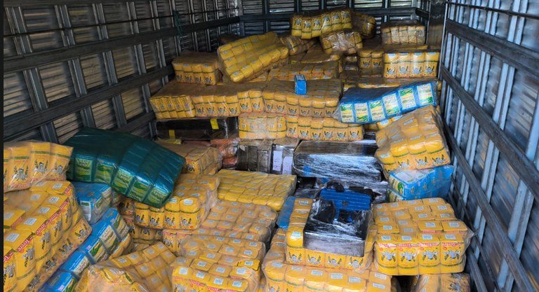 PRF apreende grande quantidade de drogas em caminhão clonado na BR-153, no interior de SP
