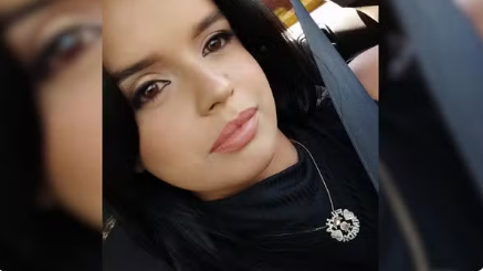 Acusados de matar jovem a facadas em banheiro, ex-namorado e mãe dele vão a júri popular