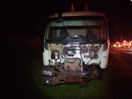 Motorista morre após invadir a pista contrária e bater contra caminhão em Mirandópolis