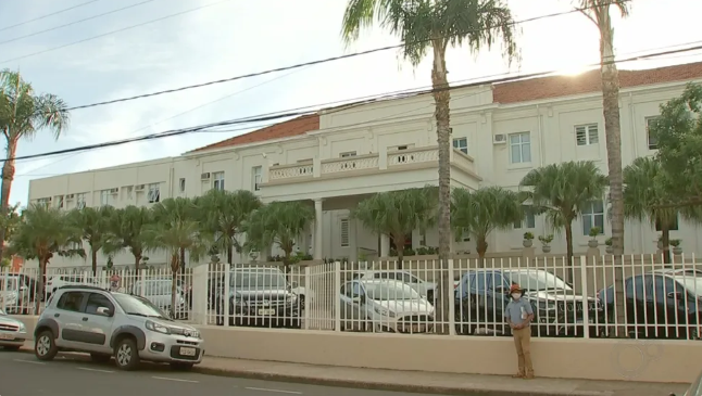 Trabalhadores ficam feridos após deslizamento de terra em obra que pertence à Santa Casa de Rio Preto