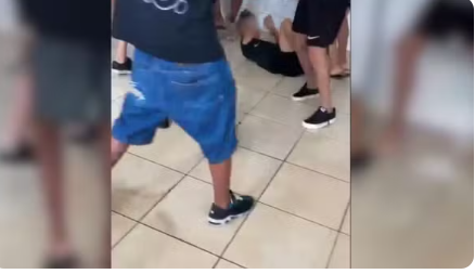 Adolescente é agredido por alunos em escola estadual