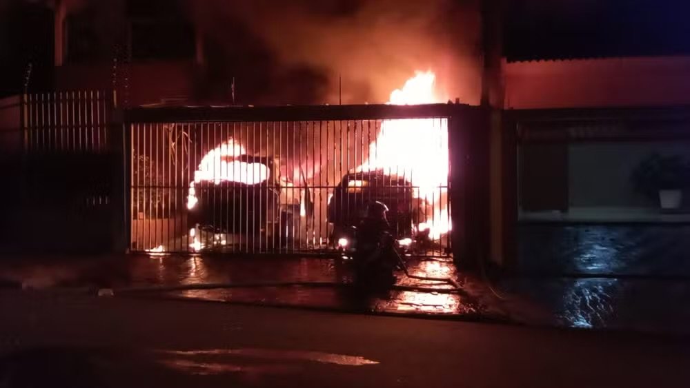 Empresário perde BMW e mais cinco veículos após incêndio em garagem em Rio Preto