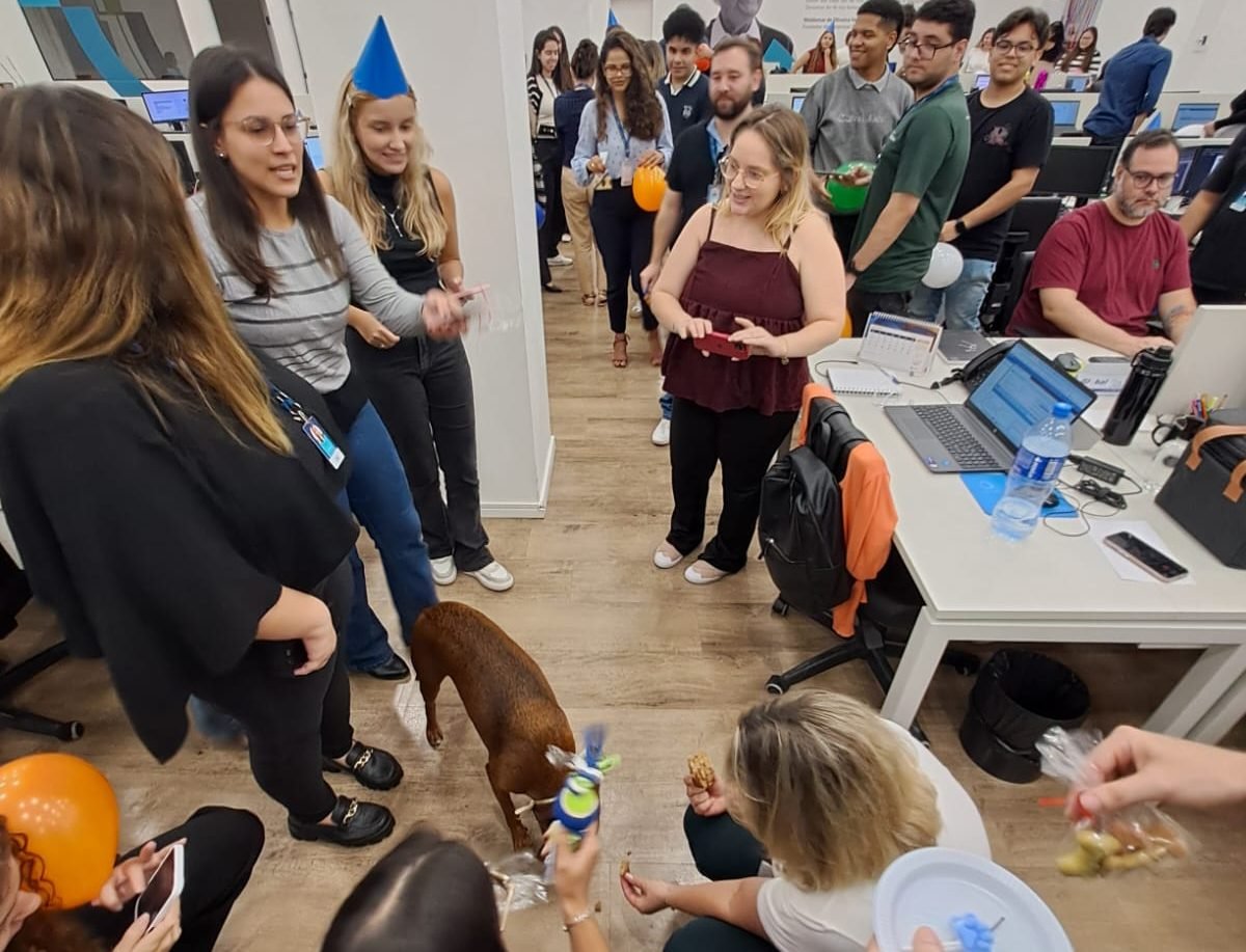 Mascote da GVC ganha festa de aniversário na empresa