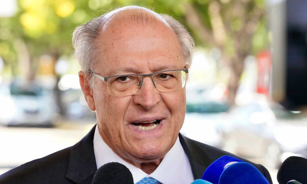 Brasil não perde competitividade com nova tarifa dos EUA, avalia Alckmin após reviravolta judicial