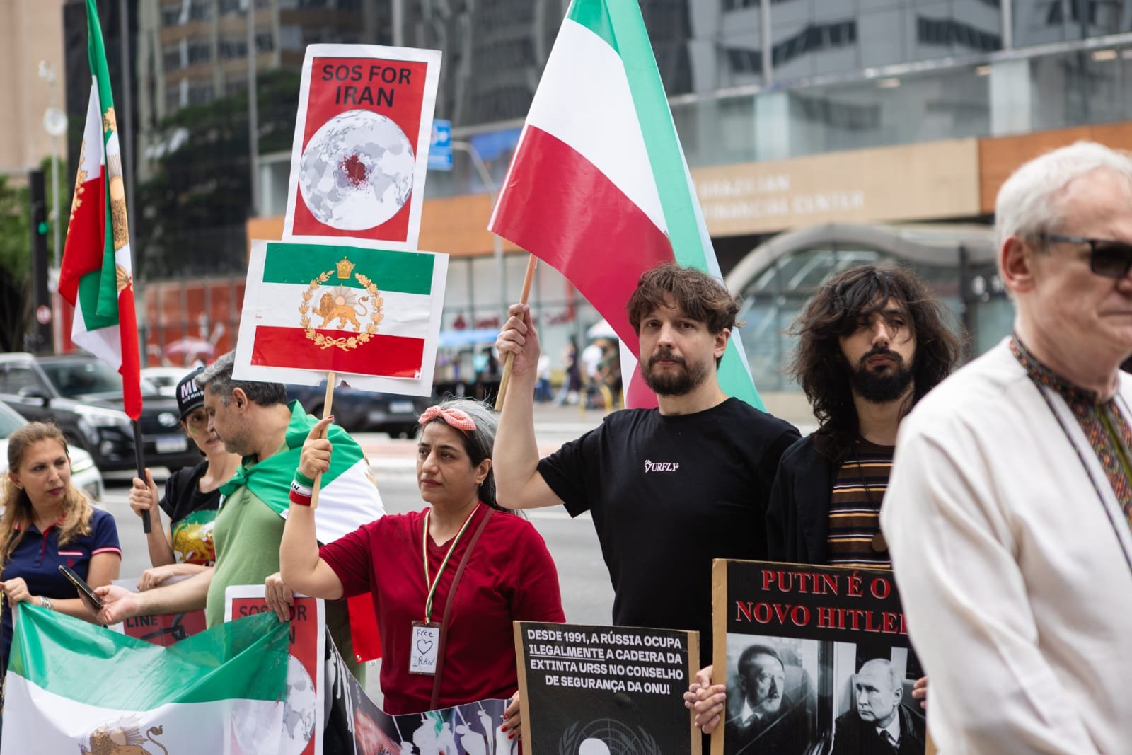 Refugiados iranianos no Brasil: o medo da repressão e a defesa da queda do regime em meio a tensões globais