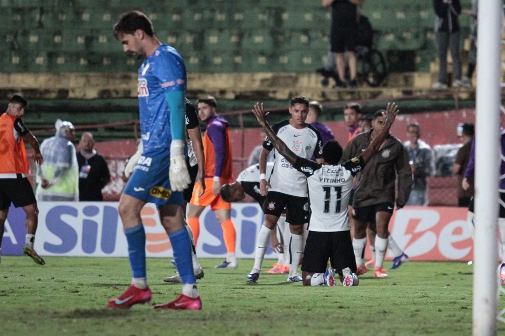Corinthians avança no Paulista em jogo de nervos, empata no final e elimina Portuguesa nos pênaltis