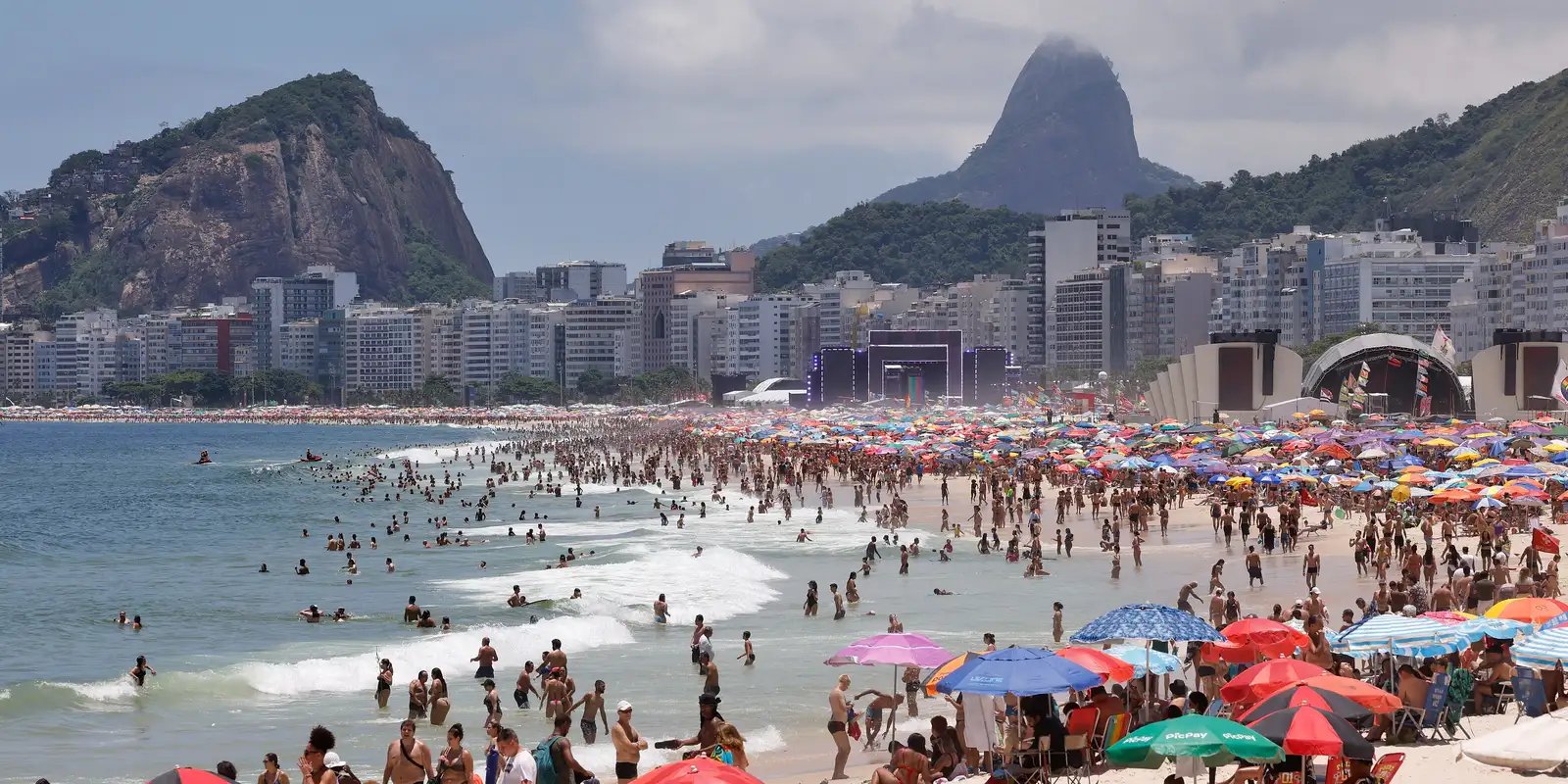 Mais de Mil Resgates no Mar do Rio Acendem Alerta; Bombeiros Reforçam Segurança e Pedem Atenção em Praias Cariocas